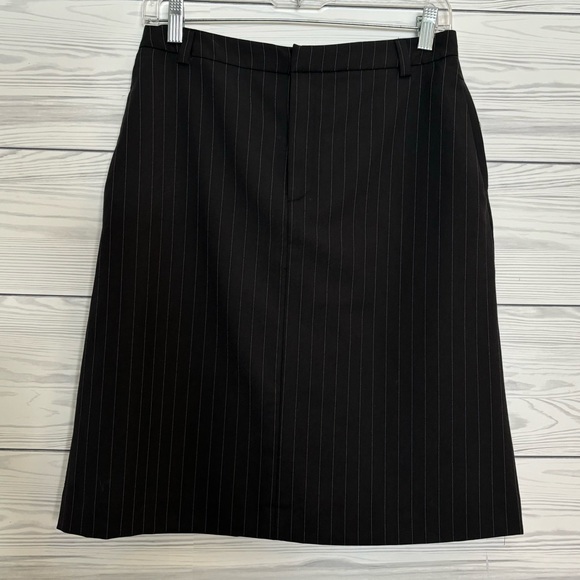 Banana Republic Factory BLACK pinstripe pencil skirt lined inside - Size 6 - Picture 1 of 9